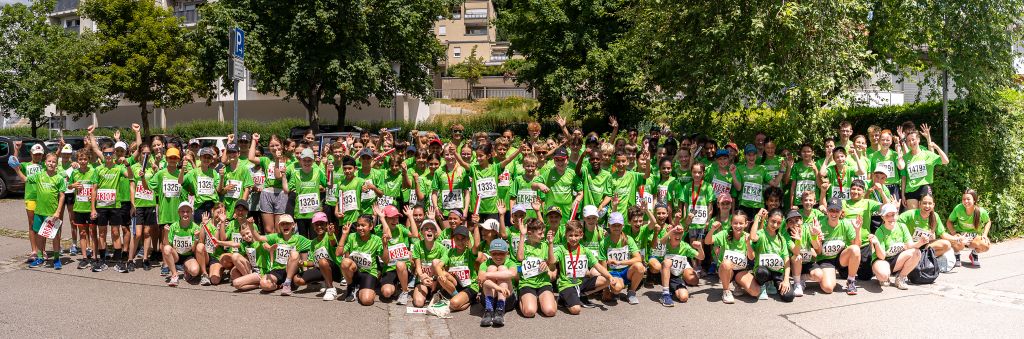 Gruppenbild aller TeilnehmerInnen bei run and fun